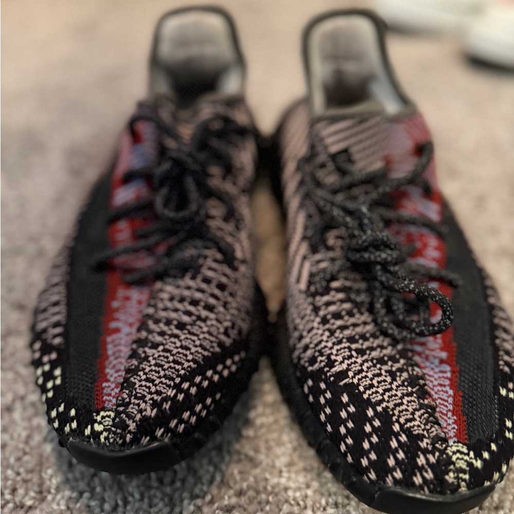 adidas Yeezy Boost 350 V2
Yecheil (Reflective)